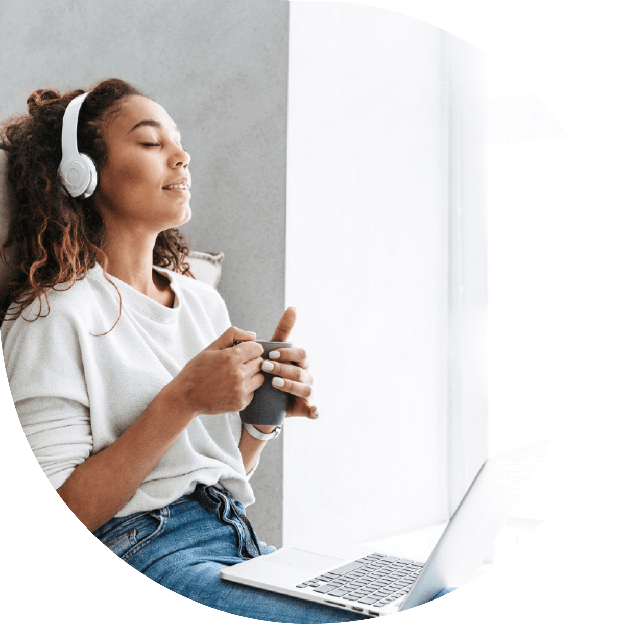 woman relaxing listening to music-min